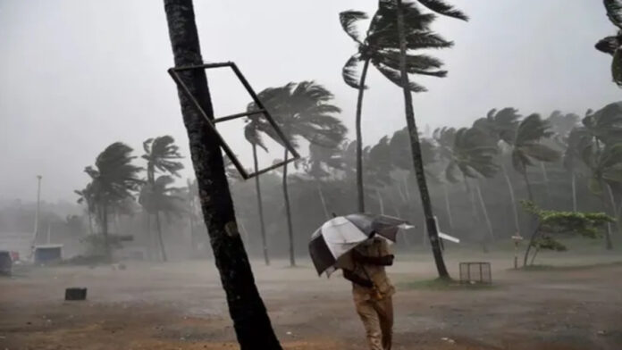 The storm will blow at a speed of 80 km/h